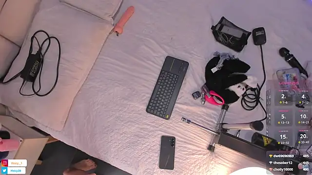 Snapshot of Heicy--01 chatting on 11/20/25, 08:08 Heicy--01 online show from 11/20/25, 08:08