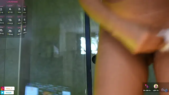 Snapshot of Heicy--01 chatting on 11/22/25, 08:41 Heicy--01 online show from 11/22/25, 08:41