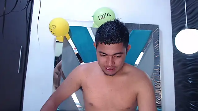 Naty And Maxx online show from 12/22/25, 08:06