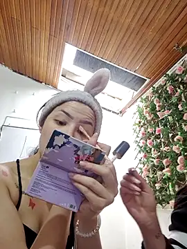 Snapshot of Celeste_Moretti chatting on 12/16/25, 01:16 Celeste Moretti online show from 12/16/25, 01:16