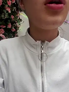 Snapshot of Celeste_Moretti chatting on 12/17/25, 01:39 Celeste Moretti online show from 12/17/25, 01:39