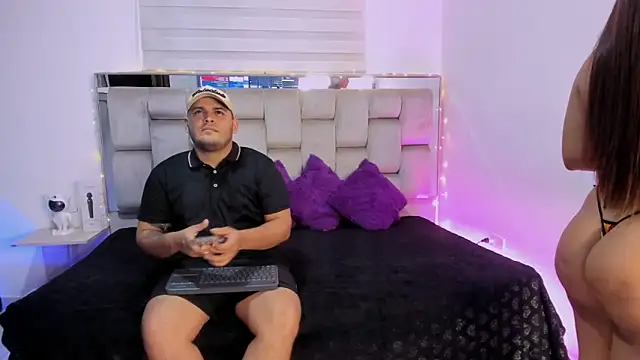 Snapshot of KimaandNate chatting on 11/08/25, 02:23 KimaandNate online show from 11/08/25, 02:23