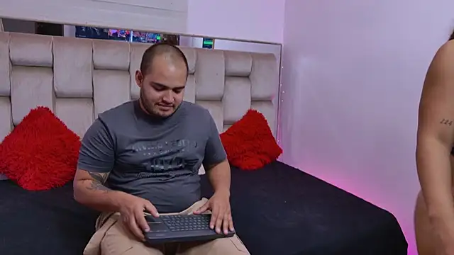 Snapshot of KimaandNate chatting on 03/31/26, 12:01 KimaandNate online show from 03/31/26, 12:01