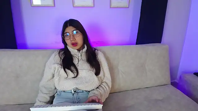 Mia Blair  online show from 11/07/25, 04:34