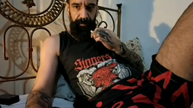 Snapshot of Cloudmanson chatting on 11/05/25, 06:35 Cloudmanson online show from 11/05/25, 06:35