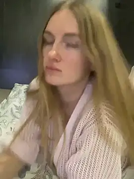 Snapshot of olliebells chatting on 03/04/26, 04:02 olliebells online show from 03/04/26, 04:02