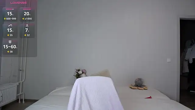 Snapshot of olliebells chatting on 03/25/26, 03:29 olliebells online show from 03/25/26, 03:29