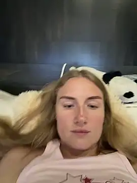 Snapshot of olliebells chatting on 06/19/26, 01:15 olliebells online show from 06/19/26, 01:15