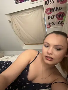 LillieWebb  online show from 11/30/25, 04:11