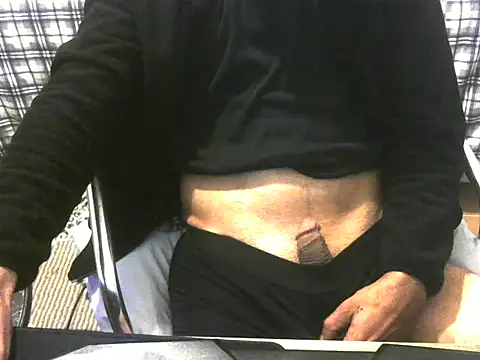 Snapshot of ellsaBunny chatting on 11/18/25, 03:38 ellsaBunny online show from 11/18/25, 03:38