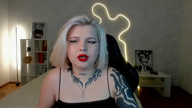 Snapshot of shadow_purr chatting on 11/09/25, 07:39 shadow purr online show from 11/09/25, 07:39