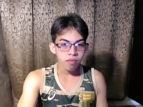 Snapshot of Urhotsilverboy chatting on 11/05/25, 01:44 Urhotsilverboy online show from 11/05/25, 01:44