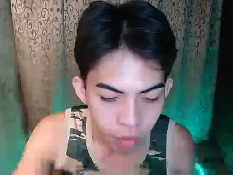 Snapshot of Urhotsilverboy chatting on 11/21/25, 07:51 Urhotsilverboy online show from 11/21/25, 07:51