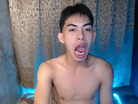 Snapshot of Urhotsilverboy chatting on 11/23/25, 03:17 Urhotsilverboy online show from 11/23/25, 03:17