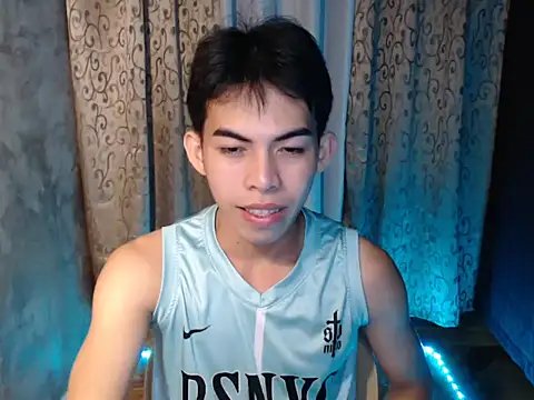 Snapshot of Urhotsilverboy chatting on 12/19/25, 02:13 Urhotsilverboy online show from 12/19/25, 02:13