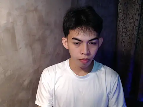 Snapshot of Urhotsilverboy chatting on 01/11/26, 02:33 Urhotsilverboy online show from 01/11/26, 02:33