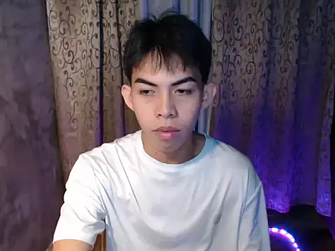 Snapshot of Urhotsilverboy chatting on 01/13/26, 11:04 Urhotsilverboy online show from 01/13/26, 11:04