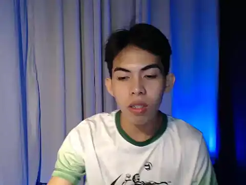 Snapshot of Urhotsilverboy chatting on 03/03/26, 02:45 Urhotsilverboy online show from 03/03/26, 02:45