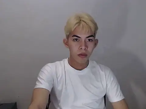 Urhotsilverboy online show from 05/22/26, 04:23