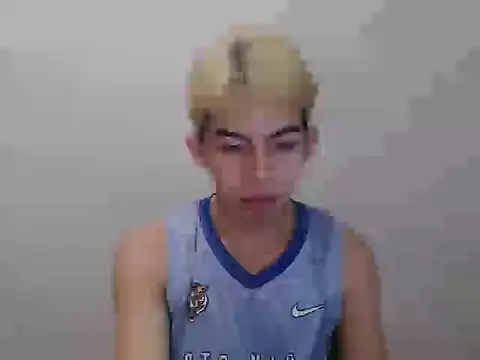 Snapshot of Urhotsilverboy chatting on 06/13/26, 05:22 Urhotsilverboy online show from 06/13/26, 05:22