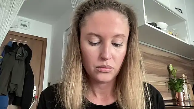 Ameli8 online show from 04/18/26, 02:43