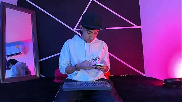 Austin Santos  online show from 11/08/25, 12:27