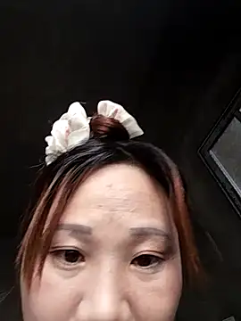 Snapshot of MINSSA502 chatting on 11/09/25, 04:11 MINSSA502 online show from 11/09/25, 04:11