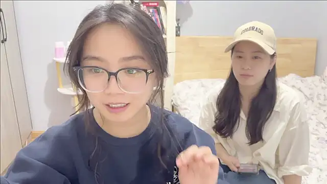 Snapshot of Hmm_0303 chatting on 02/04/26, 03:51 Hmm 0303 online show from 02/04/26, 03:51