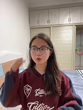 Snapshot of Hmm_0303 chatting on 02/15/26, 03:53 Hmm 0303 online show from 02/15/26, 03:53