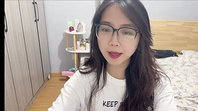 Snapshot of Hmm_0303 chatting on 02/22/26, 06:35 Hmm 0303 online show from 02/22/26, 06:35