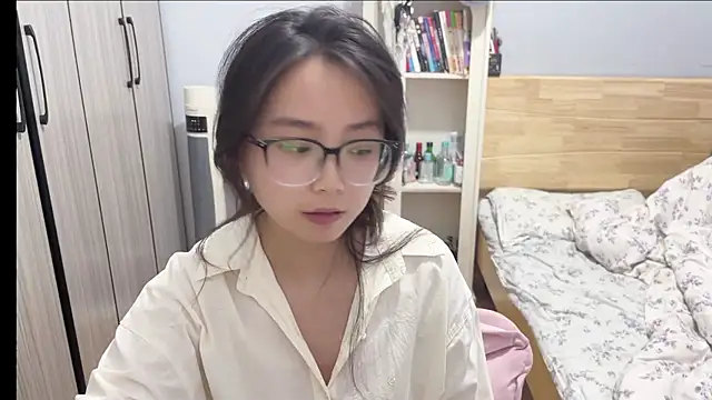 Snapshot of Hmm_0303 chatting on 02/26/26, 03:33 Hmm 0303 online show from 02/26/26, 03:33