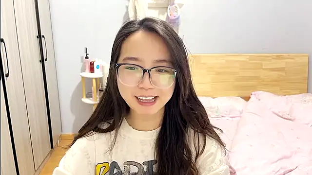 Snapshot of Hmm_0303 chatting on 03/02/26, 07:15 Hmm 0303 online show from 03/02/26, 07:15