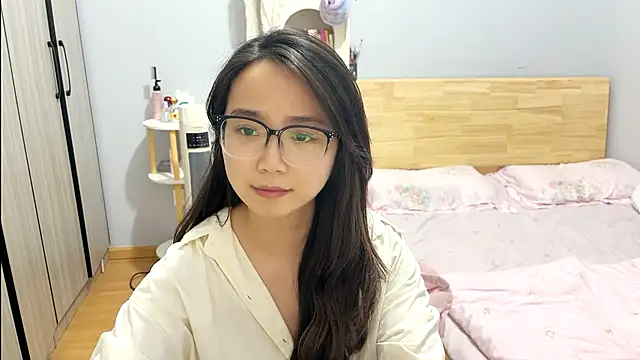 Snapshot of Hmm_0303 chatting on 03/02/26, 07:21 Hmm 0303 online show from 03/02/26, 07:21