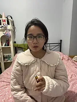 Snapshot of Hmm_0303 chatting on 03/06/26, 03:08 Hmm 0303 online show from 03/06/26, 03:08