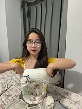 Snapshot of Hmm_0303 chatting on 03/13/26, 03:29 Hmm 0303 online show from 03/13/26, 03:29