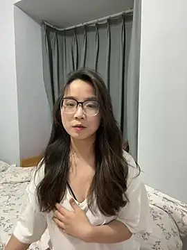 Snapshot of Hmm_0303 chatting on 03/14/26, 02:44 Hmm 0303 online show from 03/14/26, 02:44