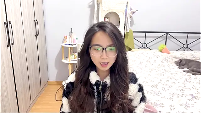 Snapshot of Hmm_0303 chatting on 03/15/26, 02:12 Hmm 0303 online show from 03/15/26, 02:12