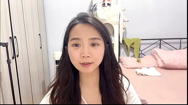 Snapshot of Hmm_0303 chatting on 03/22/26, 04:32 Hmm 0303 online show from 03/22/26, 04:32