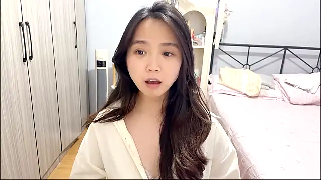 Snapshot of Hmm_0303 chatting on 03/24/26, 04:34 Hmm 0303 online show from 03/24/26, 04:34