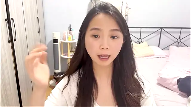 Snapshot of Hmm_0303 chatting on 03/26/26, 05:18 Hmm 0303 online show from 03/26/26, 05:18