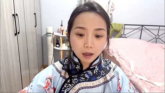 Snapshot of Hmm_0303 chatting on 03/30/26, 04:52 Hmm 0303 online show from 03/30/26, 04:52