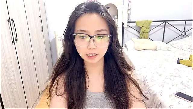 Snapshot of Hmm_0303 chatting on 04/08/26, 05:46 Hmm 0303 online show from 04/08/26, 05:46