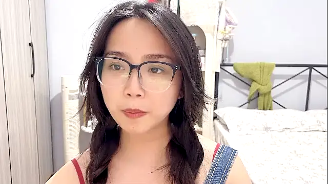 Snapshot of Hmm_0303 chatting on 04/10/26, 04:44 Hmm 0303 online show from 04/10/26, 04:44