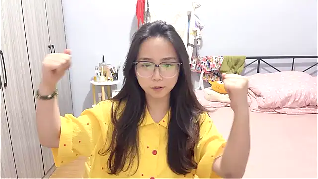 Snapshot of Hmm_0303 chatting on 04/16/26, 04:41 Hmm 0303 online show from 04/16/26, 04:41