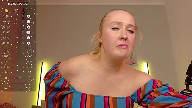 WildLady30 online show from 12/14/25, 05:07