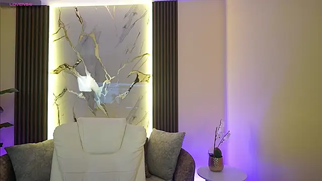 TessaaFox online show from 12/18/25, 12:11