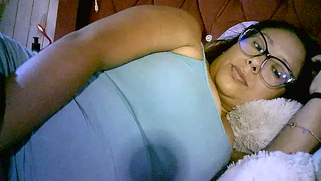 Snapshot of Zulreyna chatting on 04/07/26, 02:34 Zulreyna online show from 04/07/26, 02:34