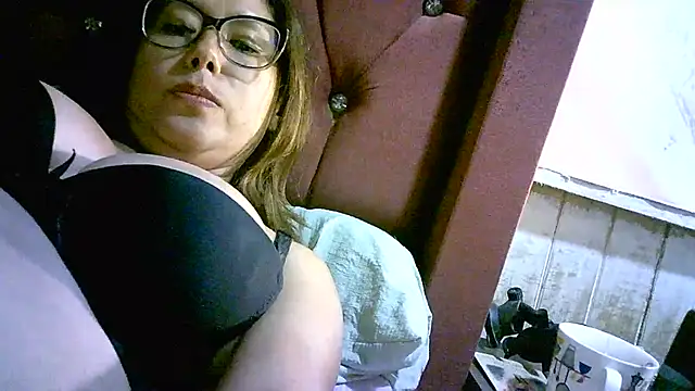 Snapshot of Zulreyna chatting on 04/15/26, 03:46 Zulreyna online show from 04/15/26, 03:46