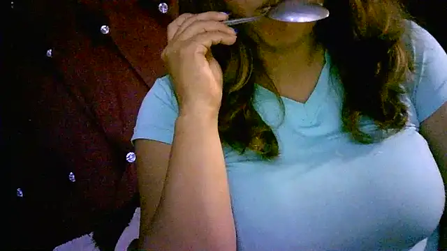 Snapshot of Zulreyna chatting on 04/24/26, 03:20 Zulreyna online show from 04/24/26, 03:20