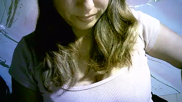 Snapshot of Zulreyna chatting on 05/09/26, 03:12 Zulreyna online show from 05/09/26, 03:12